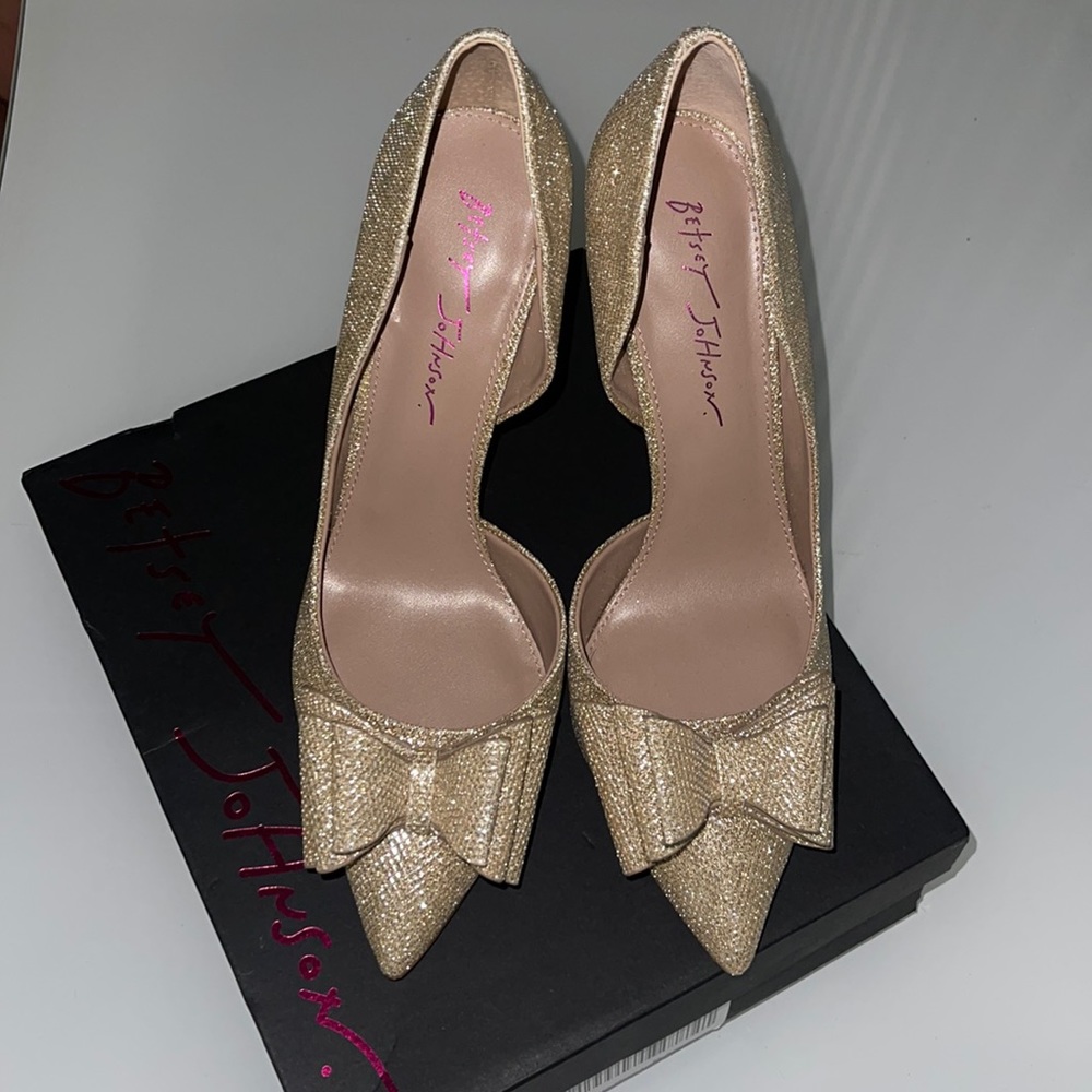 Betsey Johnson Bow Gold Heels 9 - worn once